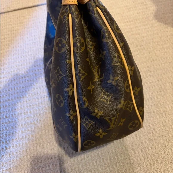 Louis Vuitton Galliera PM monogram shoulder bag. - Picture 10 of 13